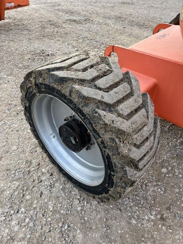 2017 JLG 600AJ-9