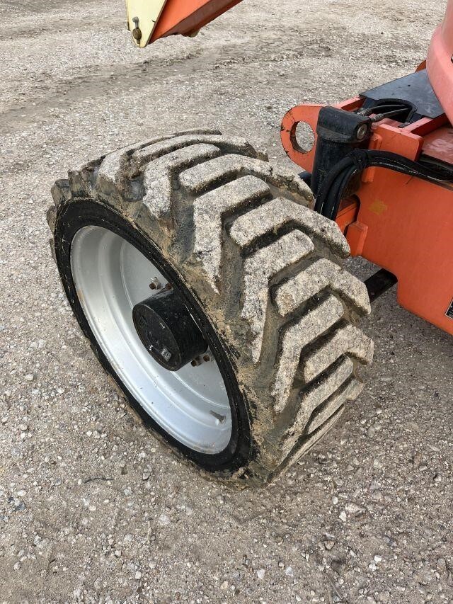 2017 JLG 600AJ-12