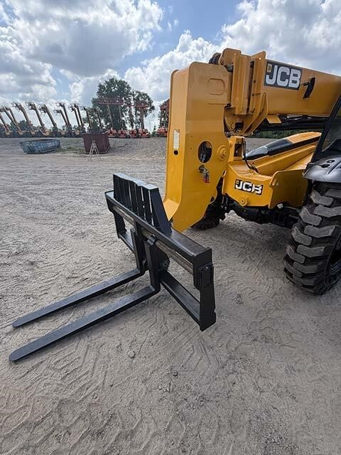 2019 JCB 507-42-43