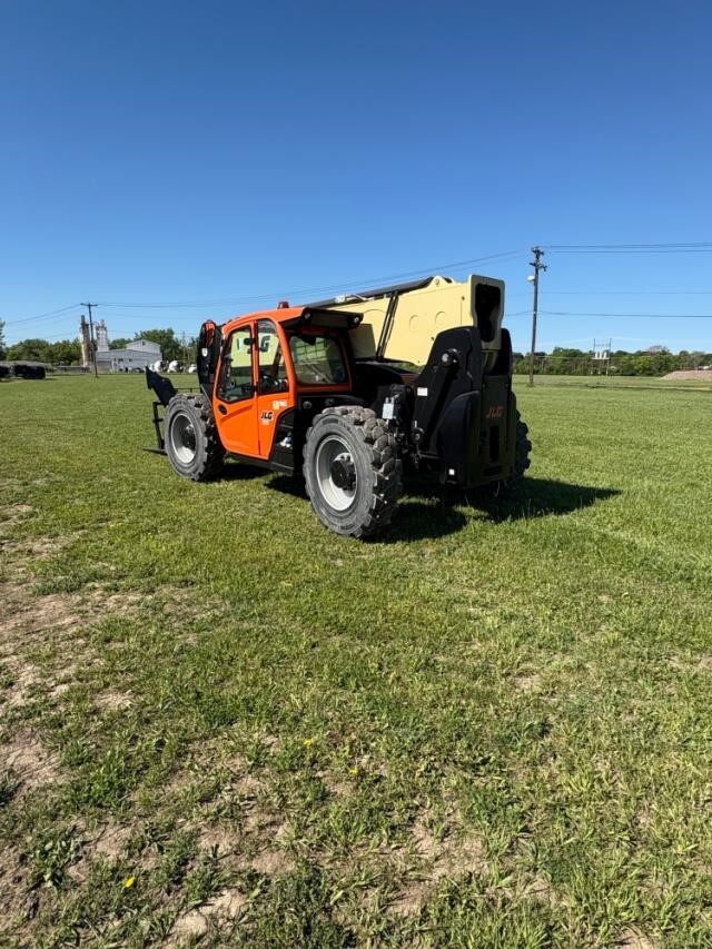 2022 JLG 1055-2