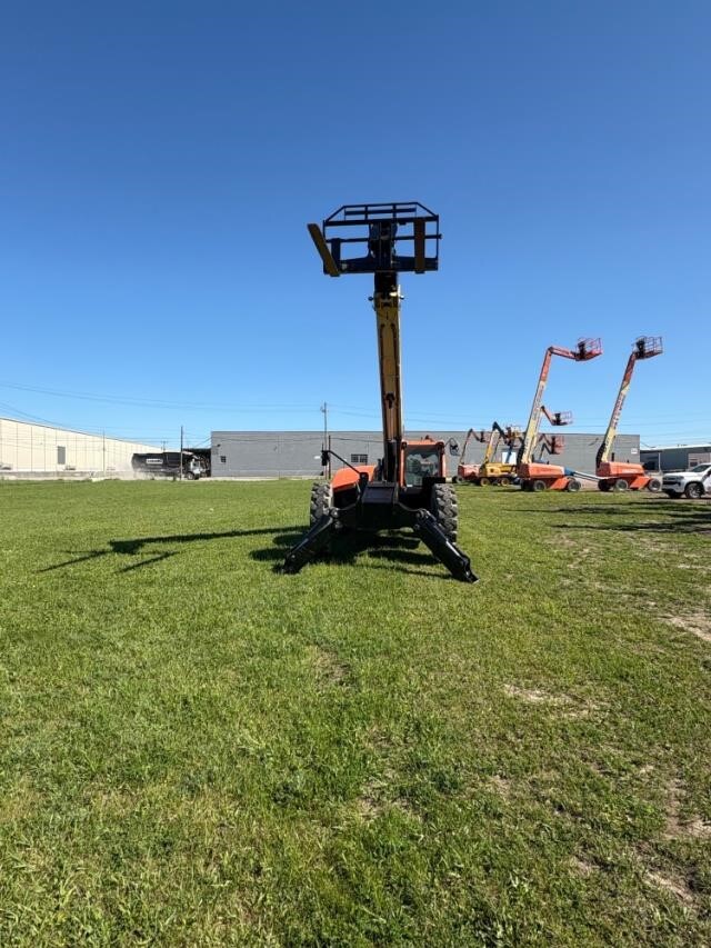2022 JLG 1055-8