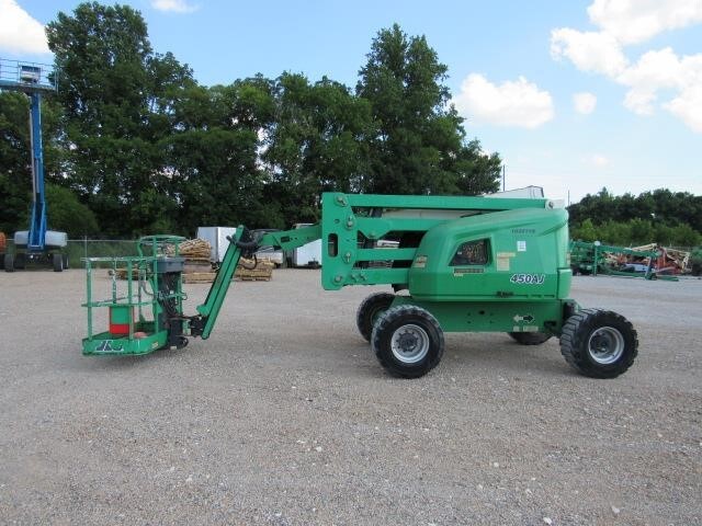 2017 JLG 450AJ