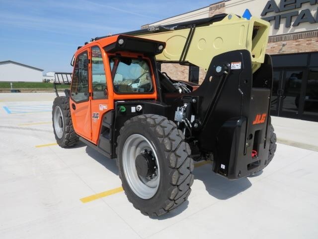 2026 JLG 943-8