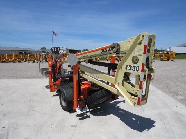 2019 JLG T350-8