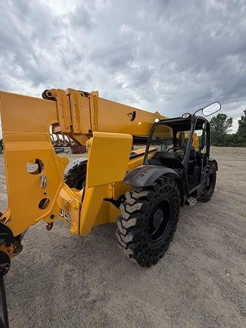 2022 JCB 510-56-52