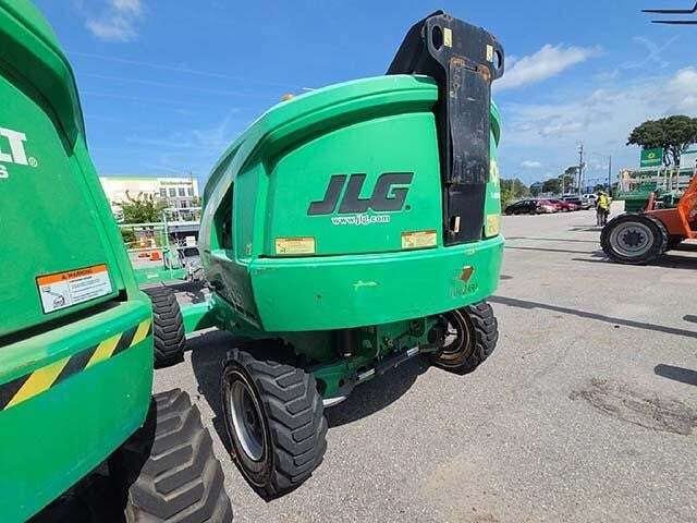 2017 JLG 400S-7