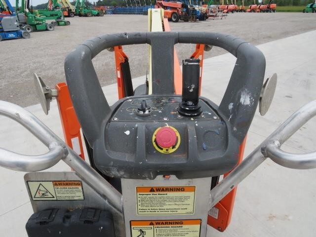 2022 JLG T350-10