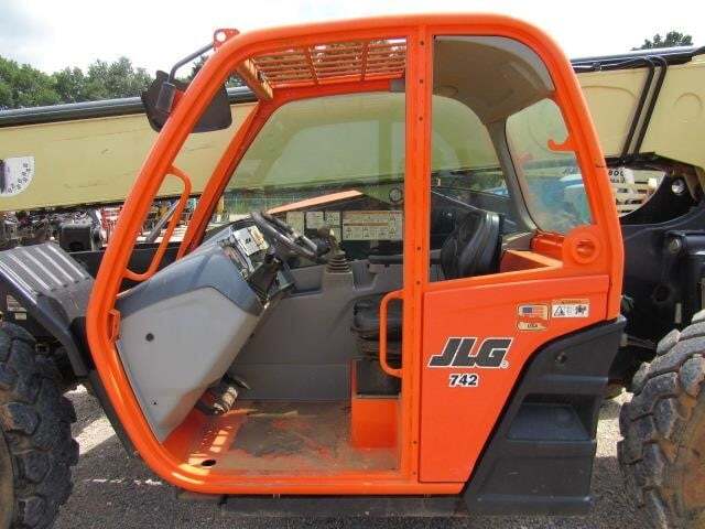 2021 JLG 742-18