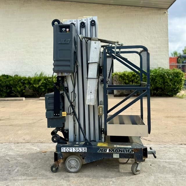 2019 JLG 30AM-4