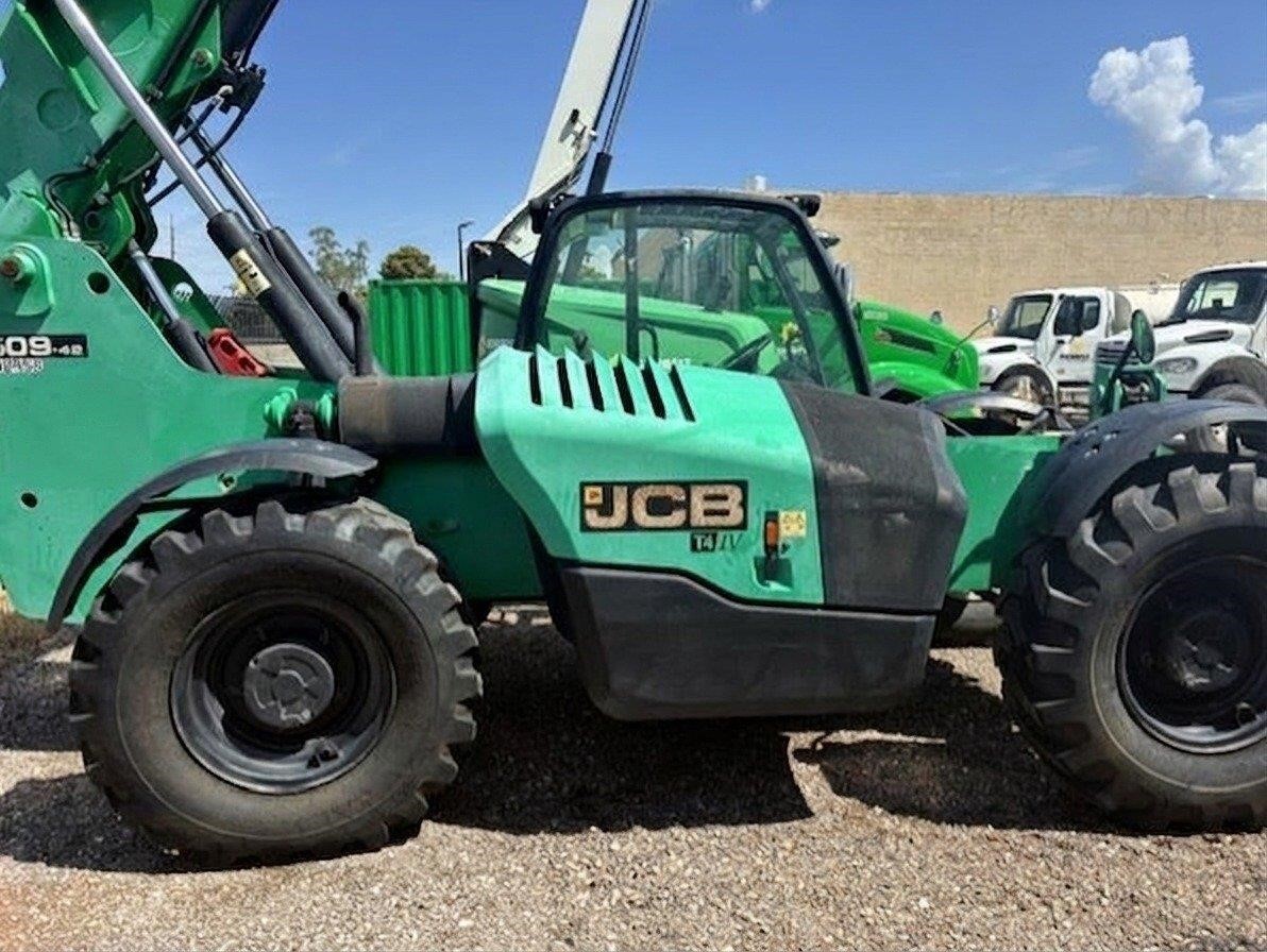 2017 JCB 509-42-4