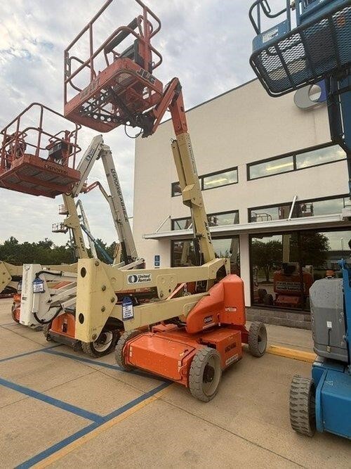 2017 JLG E400AJP