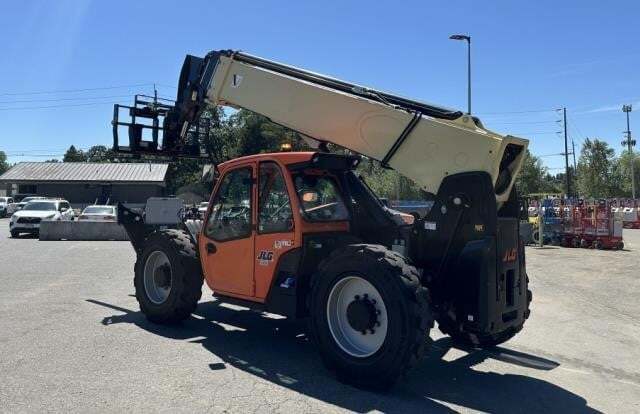 2020 JLG 1055