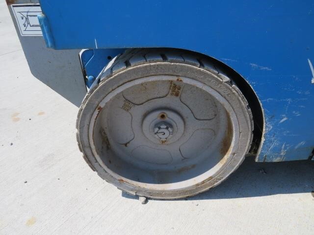 2012 Genie GS-2632-15