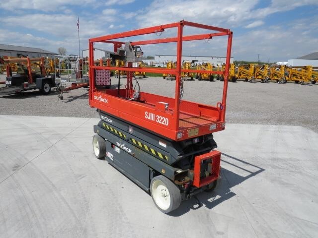 2017 Skyjack SJ-3220-8