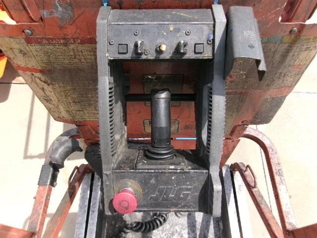 2005 JLG 2630ES-12