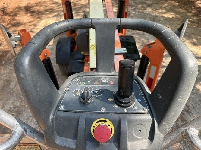 2019 JLG T350-10
