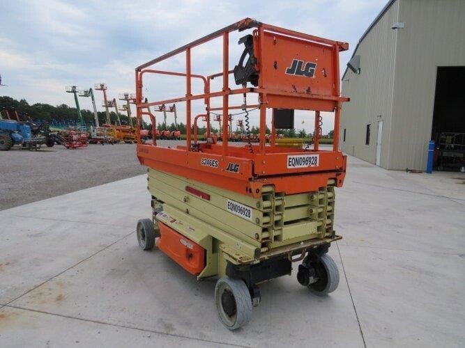 2018 JLG 3246E2-4