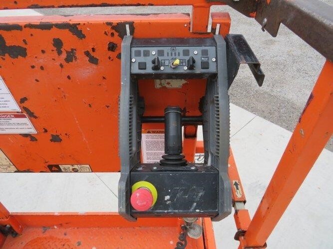 2018 JLG 3246E2-10