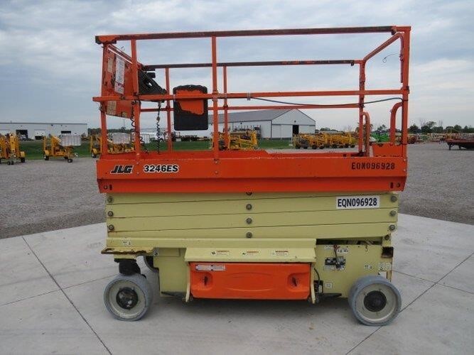 2018 JLG 3246E2
