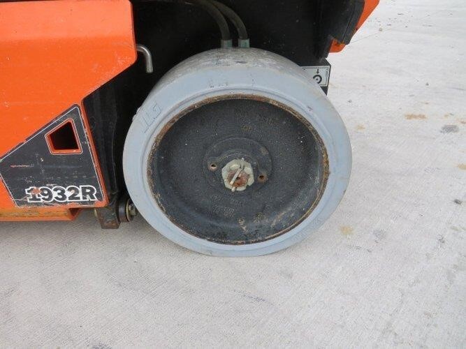 2020 JLG 1932R-12