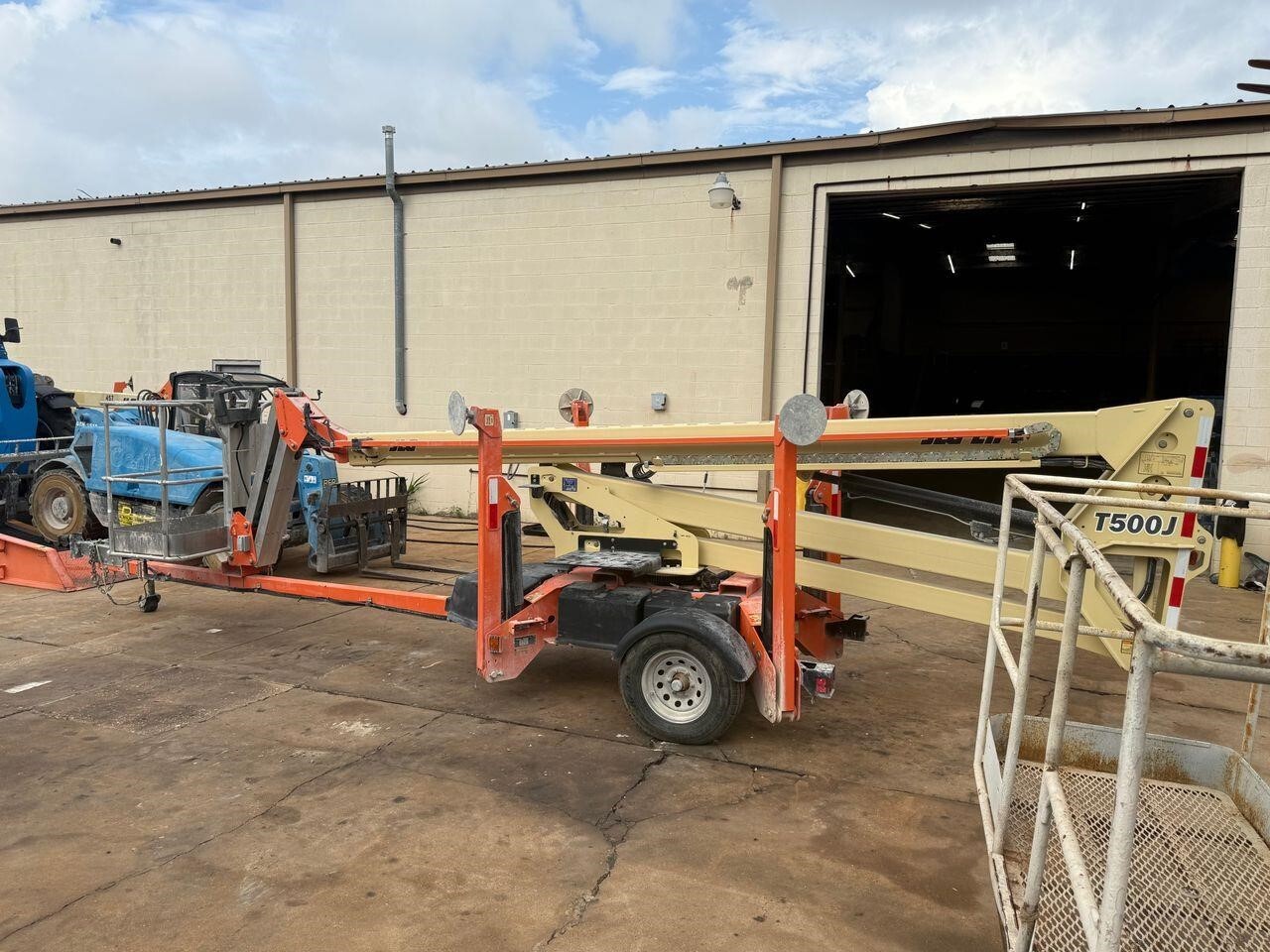 2021 JLG T500J