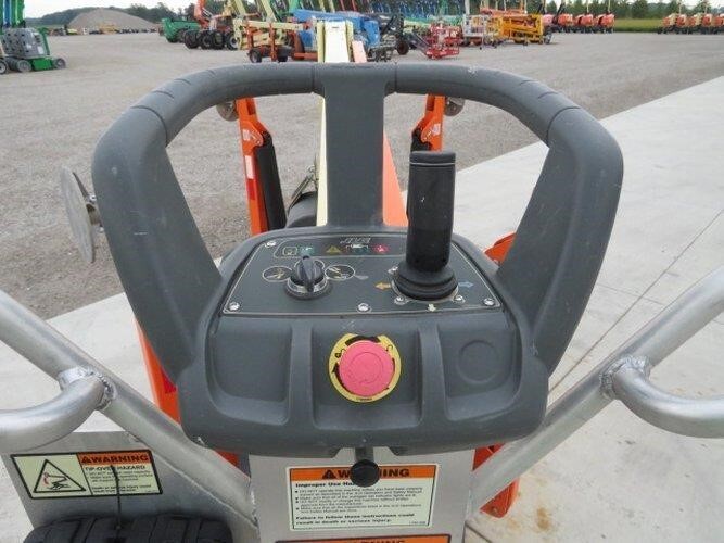2023 JLG T350-10