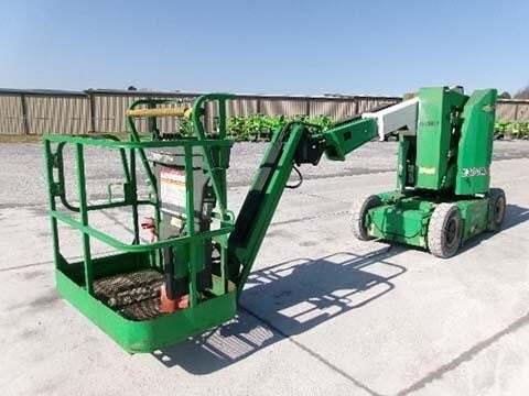 2017 JLG E300AJP
