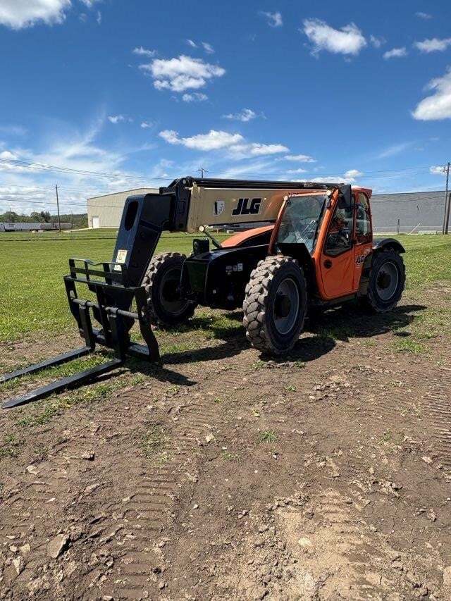 2018 JLG 943