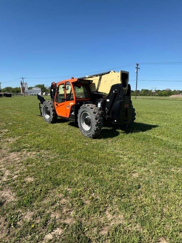 2022 JLG 1055-2