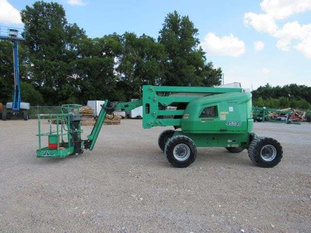 2017 JLG 450AJ