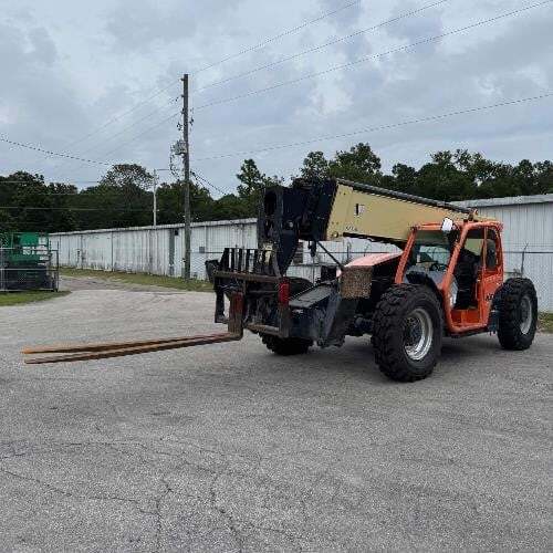 2019 JLG 1055