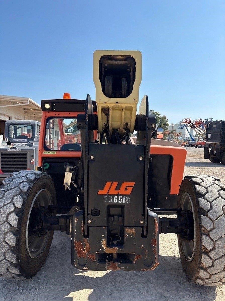 2018 JLG 742