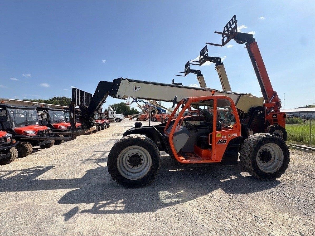 2021 JLG 742