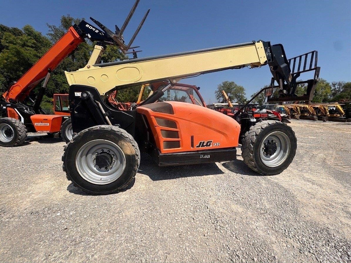 2021 JLG 742-2
