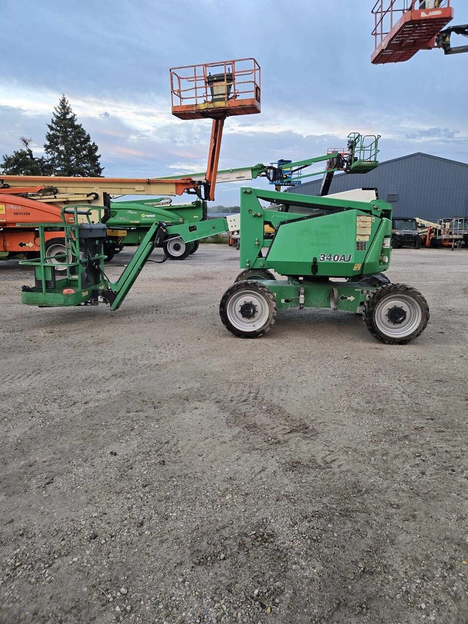 2017 JLG 340AJ