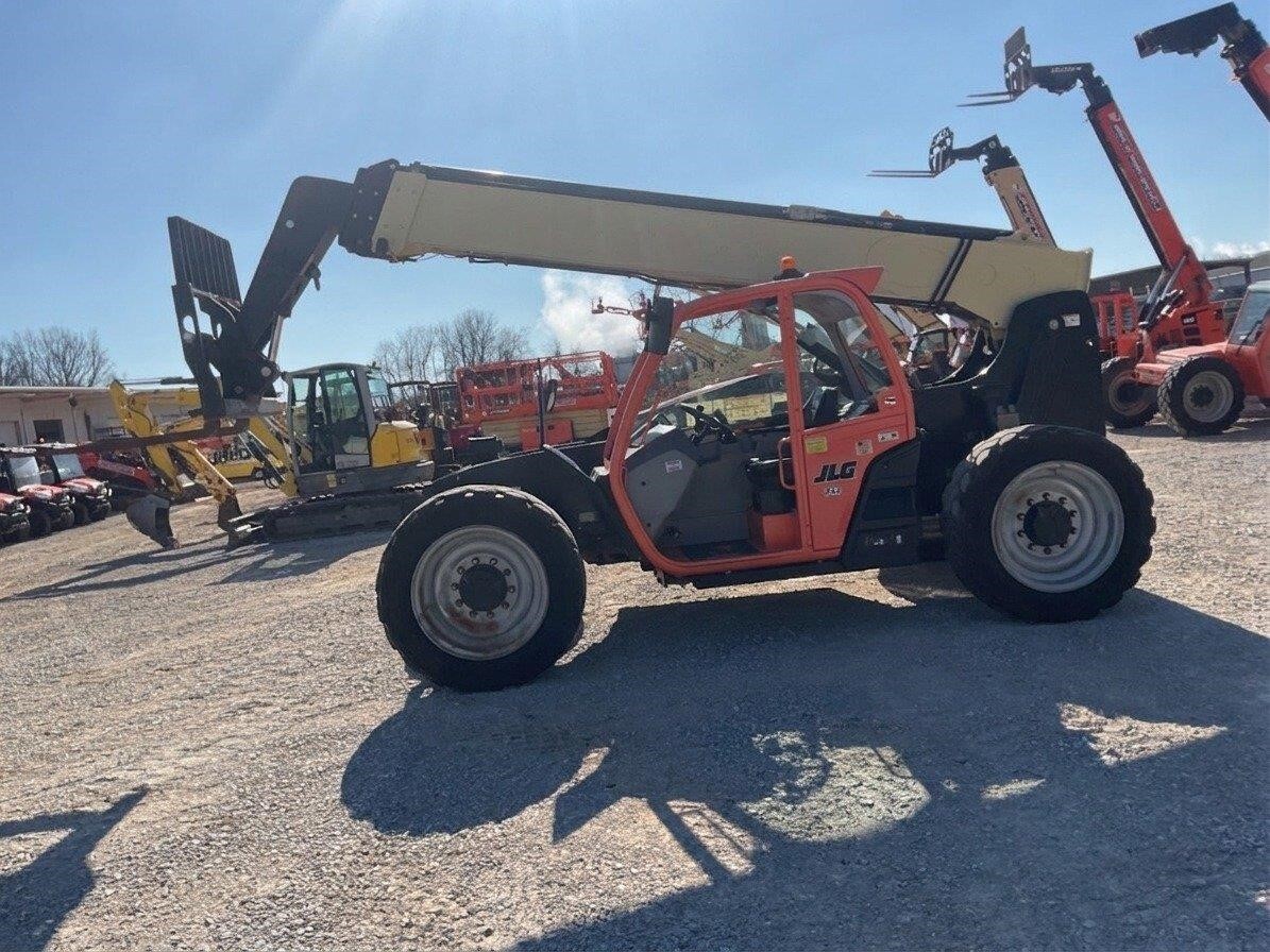 2018 JLG 742