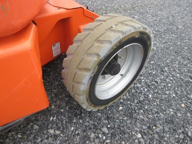 2013 JLG E450AJ-12