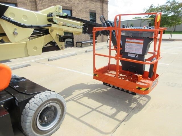2025 JLG E400AJPN-29