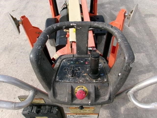 2018 JLG T350-8