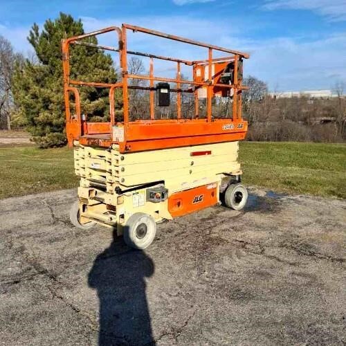 2018 JLG 3246ES