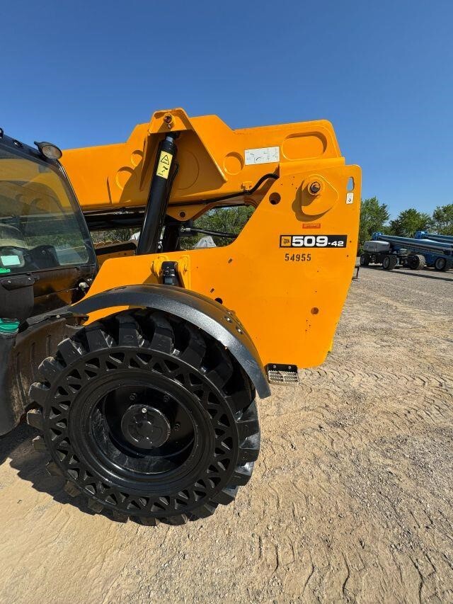 2019 JCB 509-42-4