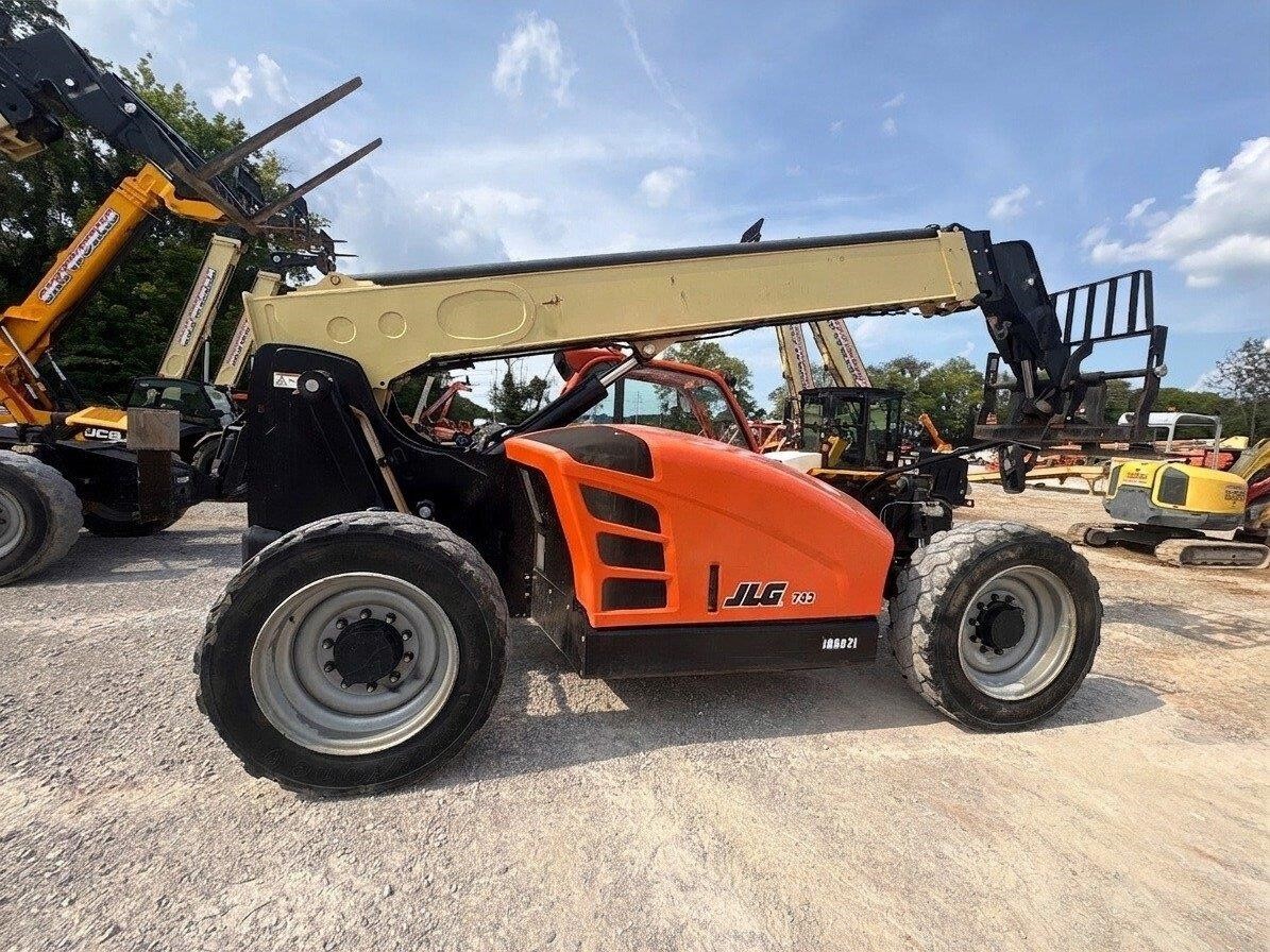 2021 JLG 742-3