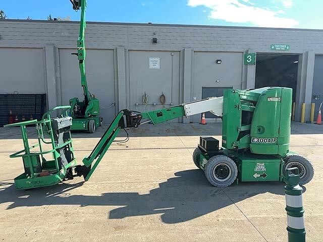 2013 JLG E300AJP