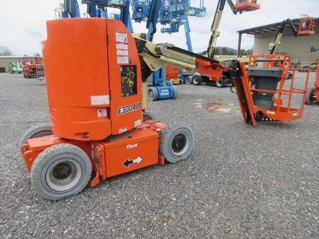 2017 JLG E300AJP-3