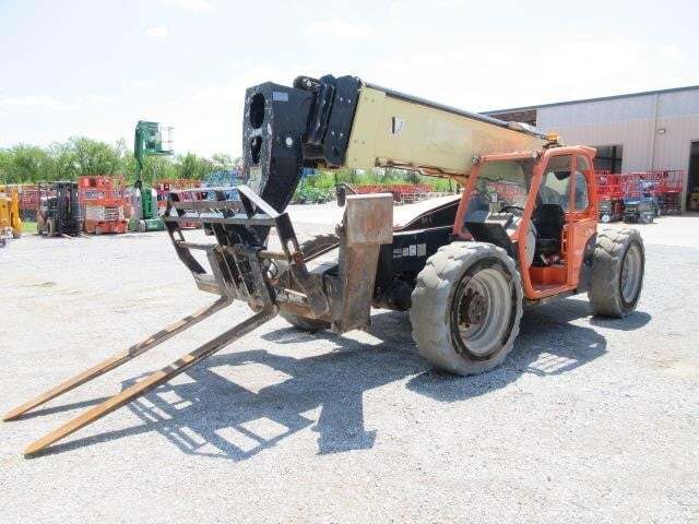2016 JLG 1055