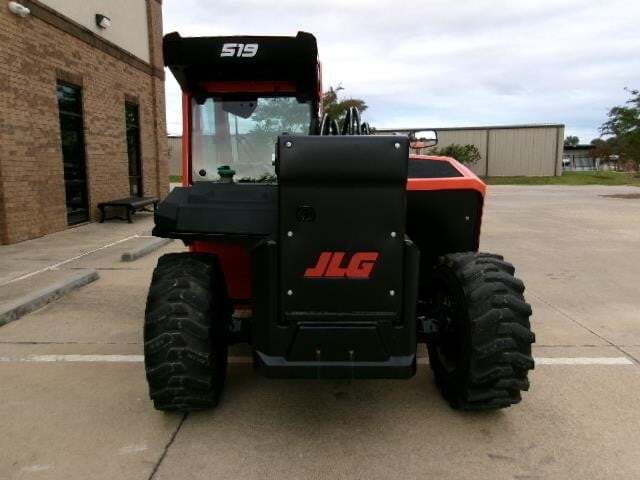 2025 JLG 519-7