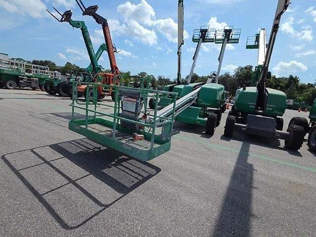 2017 JLG 400S-2