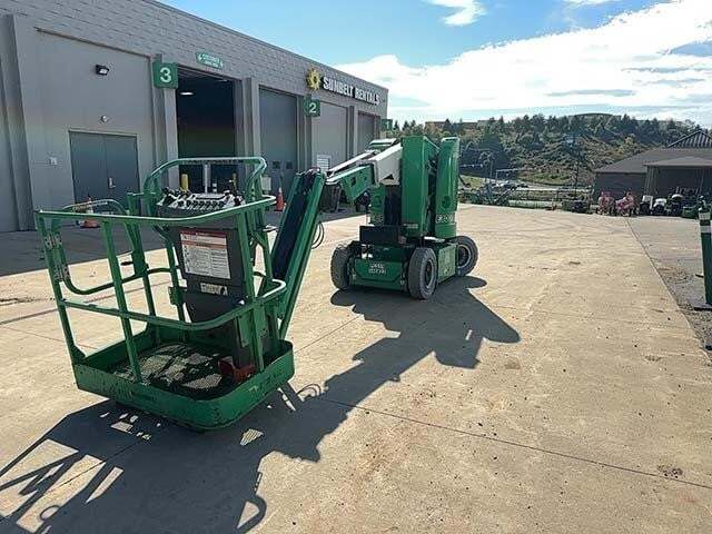 2013 JLG E300AJP-2