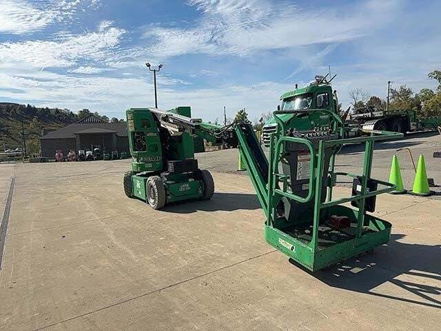 2013 JLG E300AJP-4