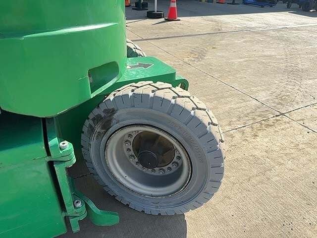 2013 JLG E300AJP-10
